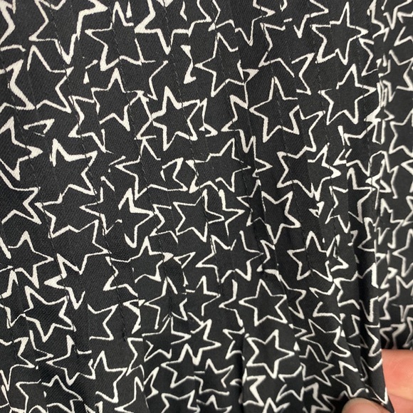 Gap black star printed sleeveless drapey top size XS - Picture 6 of 10